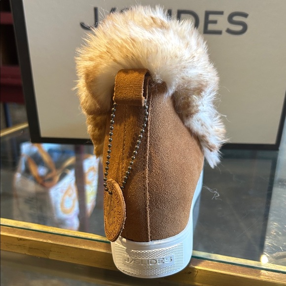 🎁🎄Final Price🎄🎁  J SLIDES Tan Sneakers with Fur Trim NIB - Picture 6 of 8
